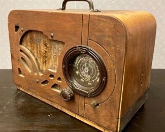 Antique Super Heterodyne tube radio