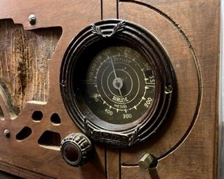 Antique Super Heterodyne tube radio