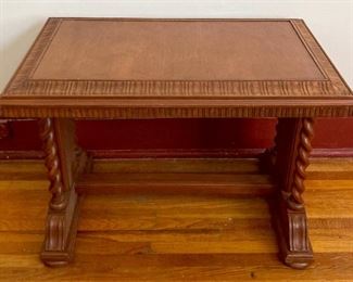 Vintage spindle leg accent table