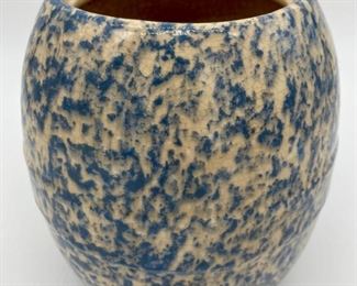 Universal Cambridge blue and white speckled jar