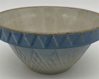 Blue and white floral pottery bowl with handle