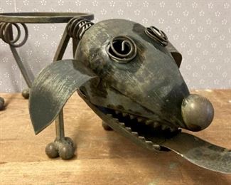 Metal dog plant holder