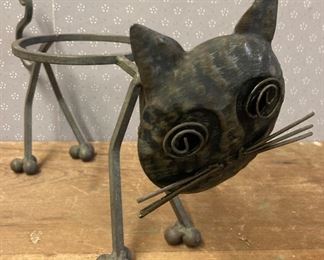 Metal cat plant holder