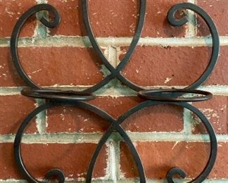 Black metal indoor/outdoor 2-candle wall hanger