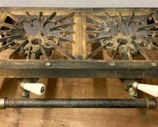 Antique Licking Stove Works (Newark DE) cast iron gas hot plate top, model no. 1432