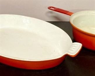 Vintage large Caslon casserole dish; vintage Descoware 7" pot