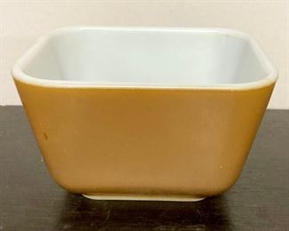 Vintage Pyrex 1.5 cup square bowl