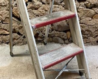 Metal step ladders