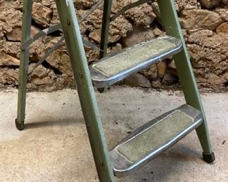 Metal step ladders