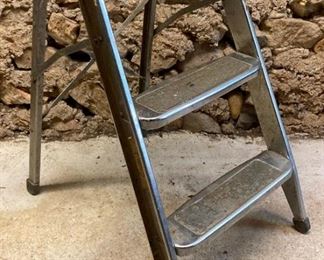 Metal step ladders