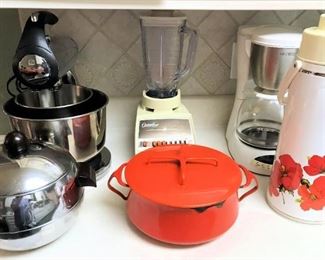 Small kitchen appliances, etc.