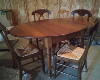 Dining Table with 2 leaves