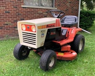 Vintage simplicity riding lawn mower in fantastic condition! 