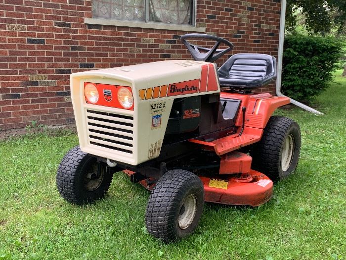 Vintage simplicity riding lawn mower in fantastic condition! 