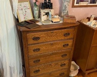Gorgeous oak five drawer dresser