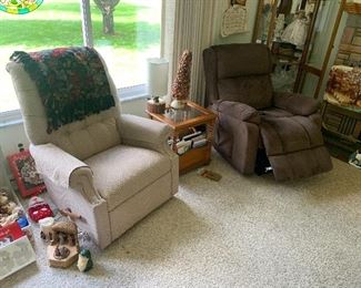 Very nice lift chair, Lay-Z-Boy recliner, end table, Christmas items