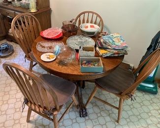 Beautiful antique oak claw foot table with multiple 4 leaves, pyrex, marbles, glassware, vacuum