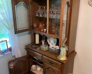 China cabinet / fine china, depression glass