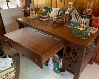 Desk flips up/open for storage 