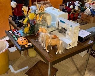 Sewing machines and crafting / sewing table