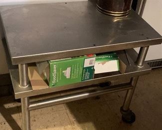 Metal rollable table