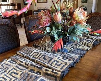 gorgeous, large centerpiece and table runner