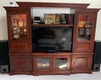 Beautiful cherry 5 piece entertainment unit. It will be sold as a whole or the two display cabinets may be sold separately from the tv stand.