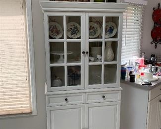Cute kitchen display / china cabinet