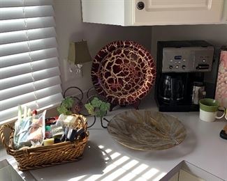 Coffee maker, plates