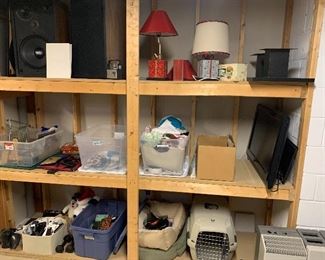 Dog beds, pet carrier, humidifier, lamps