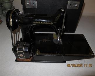 Singer Featherweight 221-1 in fantastic condition!