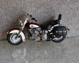 Vintage 1986 Diecast Harley Davidson Heritage Softail Classic | Franklin Mint | 1:10 Scale | 5.5" x 9.5" x 3"