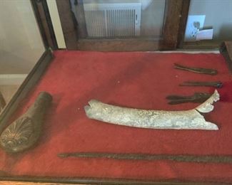 CIVIL WAR PERIOD - A WIDE VARIETY OF WAR COLLECTIBLES IN GLASS DISPLAY CABINET