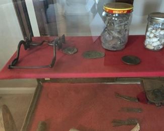 CIVIL WAR PERIOD - A WIDE VARIETY OF WAR COLLECTIBLES IN GLASS DISPLAY CABINET