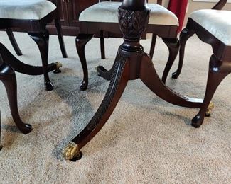 STCKLEY BRAND - BEAUTIFUL FORMAL DINING TABLE W/ 6 CHAIRS - Mahogany Duncan Phyfe Dining Table Williamsburg Style. Description: Stickley Mahogany Duncan Phyfe Dining Table Williamsburg Style 2 leaves Table features solid mahogany oval table top with reeded edges above two columnar supports each with three sabre legs ending in brass paw feet including two leaves. High Quality Construction
18 C. Design
Traditional Style
Solid Brass Claw Feet - Clipped Corner Top
Carved Duncan Phyfe Pedestal Legs Displays beautifully.  - $650

