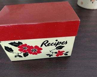 HALLS BRAND - "RED POPPY" VINTAGE SERVING COLLECTION