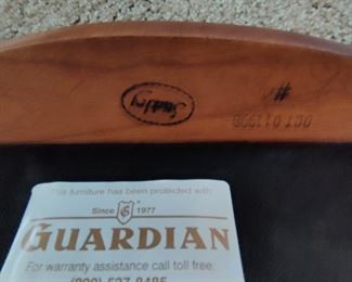 STCKLEY BRAND - BEAUTIFUL FORMAL DINING TABLE W/ 6 CHAIRS - Mahogany Duncan Phyfe Dining Table Williamsburg Style. Description: Stickley Mahogany Duncan Phyfe Dining Table Williamsburg Style 2 leaves Table features solid mahogany oval table top with reeded edges above two columnar supports each with three sabre legs ending in brass paw feet including two leaves. High Quality Construction
18 C. Design
Traditional Style
Solid Brass Claw Feet - Clipped Corner Top
Carved Duncan Phyfe Pedestal Legs Displays beautifully.  - $650
