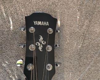 YAMAHA BRAND - BATTERY POWERED ELECTRIC 6 STRING GUITAR W/CASE 