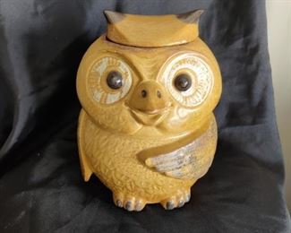 MCCOY BRAND - VINTAGE COLLECTIBLE COOKIE JAR