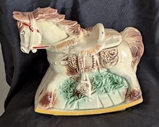 MCCOY BRAND - VINTAGE COLLECTIBLE COOKIE JAR