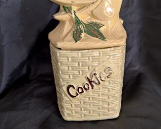 MCCOY BRAND - VINTAGE COLLECTIBLE COOKIE JAR
