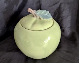 MCCOY BRAND - VINTAGE COLLECTIBLE COOKIE JAR