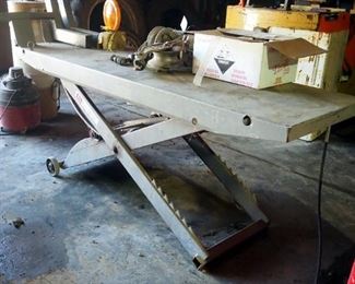 Handy Electric Motorcycle Lift Table