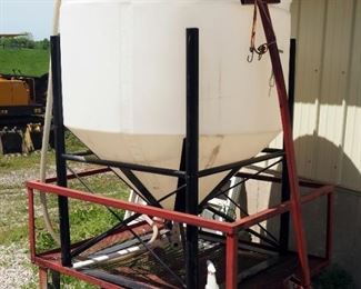 Full Drain 280 Gallon Liquid Tank, On 3-Wheeled Pull Wagon, 32" H Railing Height x 64" L x 44" W