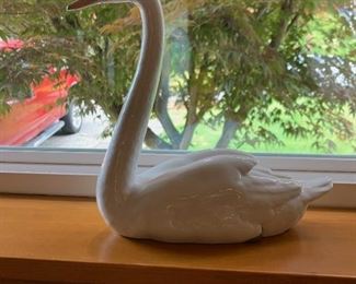 Llado Swan Figurine #5230