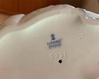 Llado Swan Figurine #5231