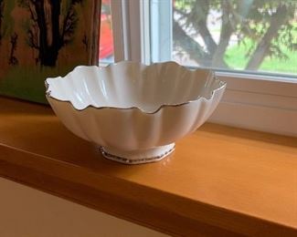 Lenox Ivory Scalloped Symphony Centerpiece Oval Serving Bowl Platinum Trim USA