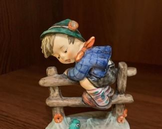 Goebel Figurine #201, Retreat to Safety