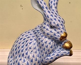 Item 21:  Herend Fishnet "Medium Bunny Paws Up" - 6": $245