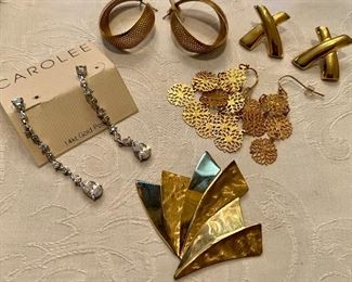 Item 190:  Lot of 5 Earrings:  $26